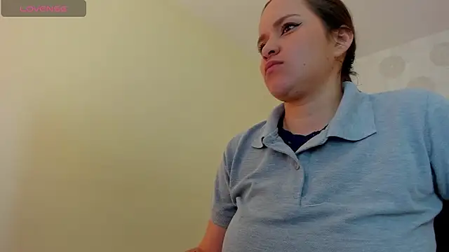 Snapshot of GIANAMILLER6 chatting on 10.20.25 GIANAMILLER6 online show from 10.20.25