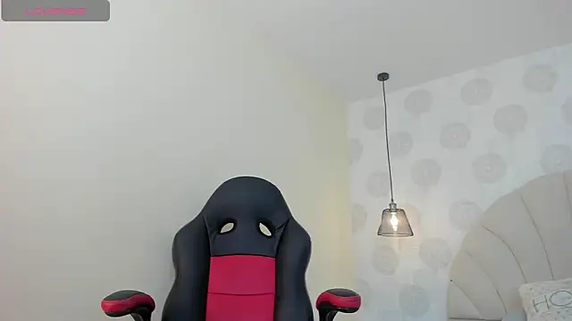 Snapshot of GIANAMILLER6 chatting on 10.21.25 GIANAMILLER6 online show from 10.21.25