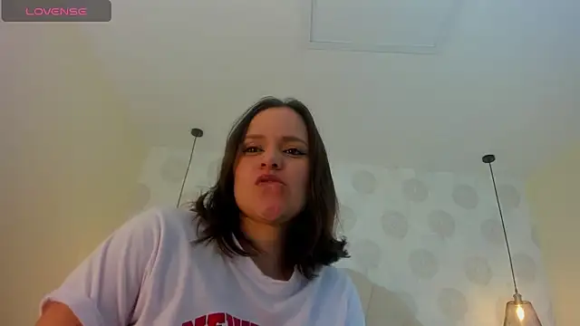 Snapshot of GIANAMILLER6 chatting on 10.29.25 GIANAMILLER6 online show from 10.29.25