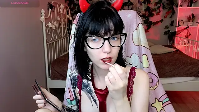 HazelTompson online show from 10.29.25