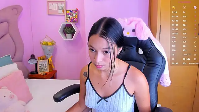 Snapshot of EmmaAnturin chatting on 09.24.25 EmmaAnturin online show from 09.24.25