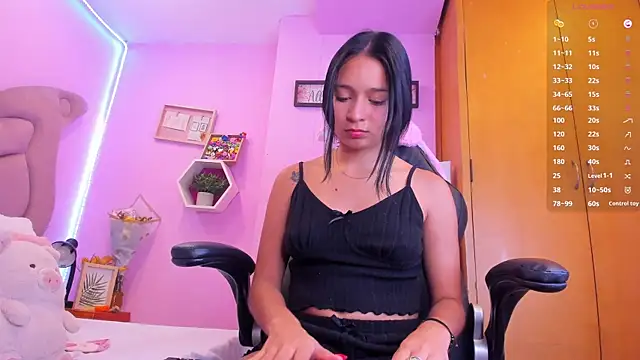 Snapshot of EmmaAnturin chatting on 10.02.25 EmmaAnturin online show from 10.02.25