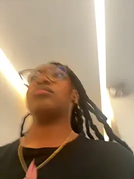 Snapshot of YallianaBrooks chatting on 12.02.25 YallianaBrooks online show from 12.02.25