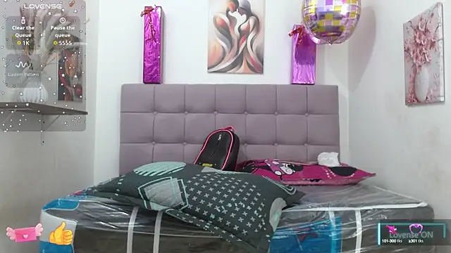 Snapshot of Lola_wish1 chatting on 09.10.25 Lola wish1 online show from 09.10.25