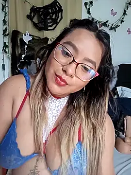 Snapshot of AsshleyVillaloboss chatting on 10.22.25 AsshleyVillaloboss online show from 10.22.25