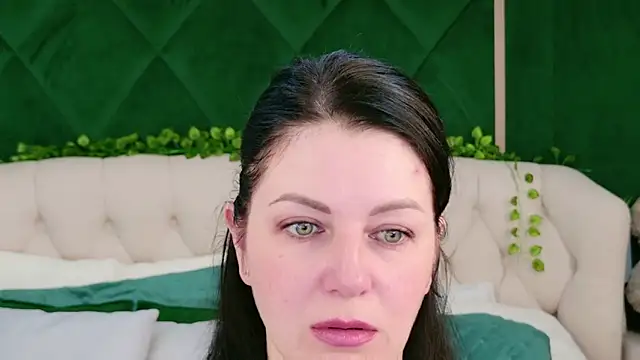 Nina Stane online show from 10.15.25