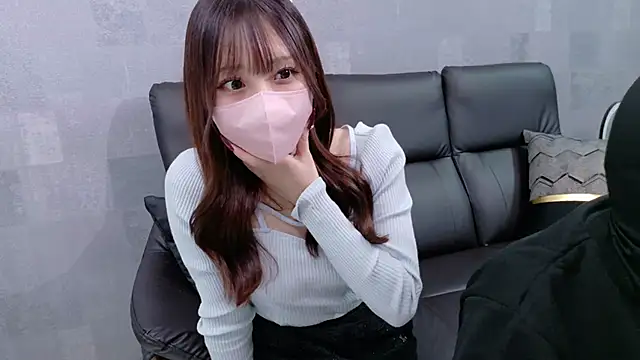 Snapshot of xMomosuke chatting on 11.08.25 xMomosuke online show from 11.08.25