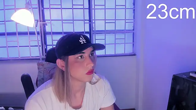 Snapshot of angelgoald1 chatting on 09.11.25 angelgoald1 online show from 09.11.25