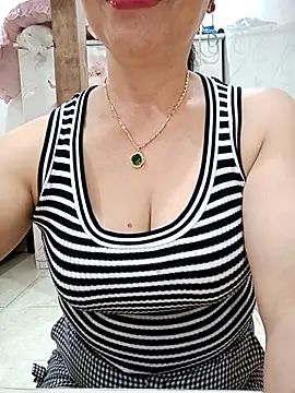 Snapshot of Kim-Anhh chatting on 10.01.25 Kim-Anhh online show from 10.01.25