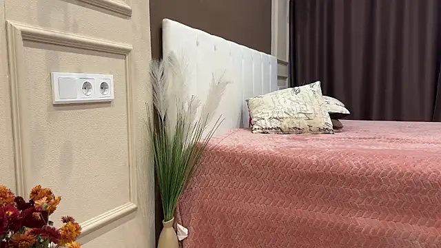 daniellia  online show from 11.03.25