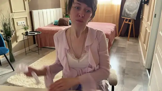 daniellia  online show from 04.19.26