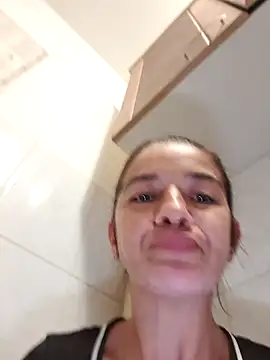 Snapshot of alinaalinutzq chatting on 10.04.25 alinaalinutzq online show from 10.04.25