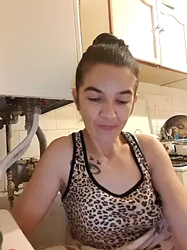 Snapshot of alinaalinutzq chatting on 11.29.25 alinaalinutzq online show from 11.29.25