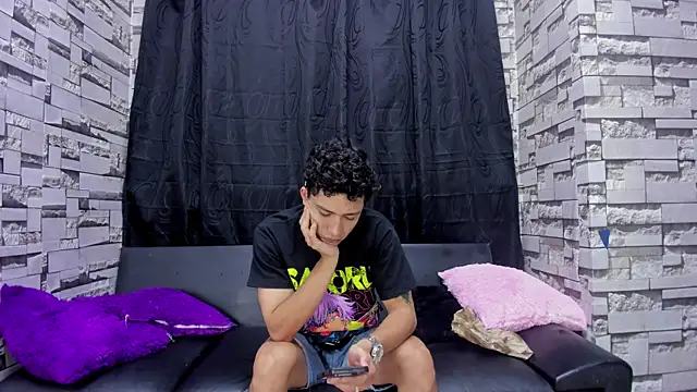 Snapshot of Crazy_Cult_Sex chatting on 10.08.25 Crazy Cult Sex online show from 10.08.25