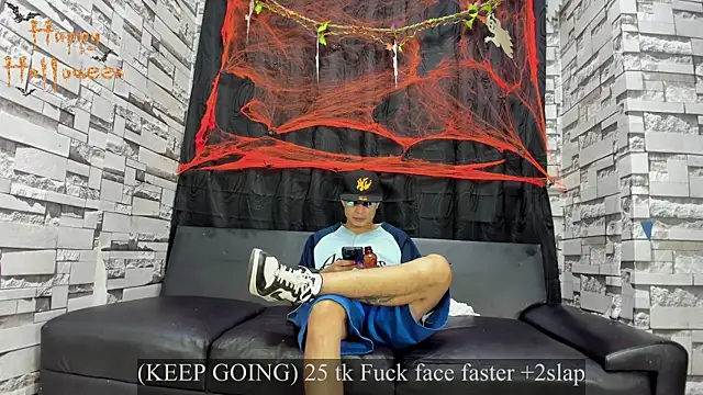 Snapshot of Crazy_Cult_Sex chatting on 10.25.25 Crazy Cult Sex online show from 10.25.25