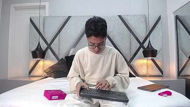 AustinReeds online show from 09.23.25