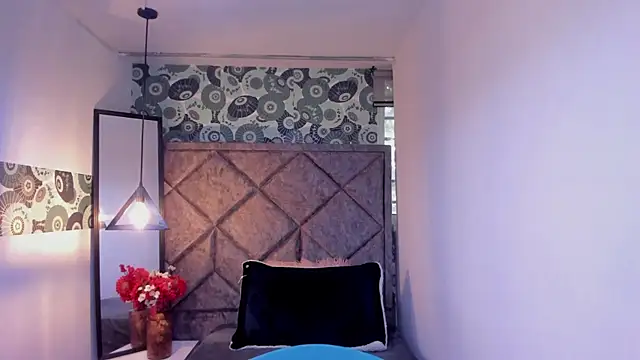 Kiara Cruz   online show from 11.10.25