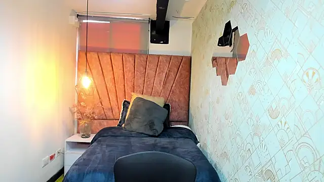 Kiara Cruz   online show from 02.19.26