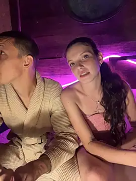 Snapshot of FoxStudioSex chatting on 10.19.25 FoxStudioSex online show from 10.19.25