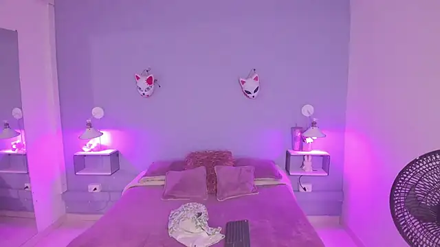 Zoe Lynch  online show from 09.25.25