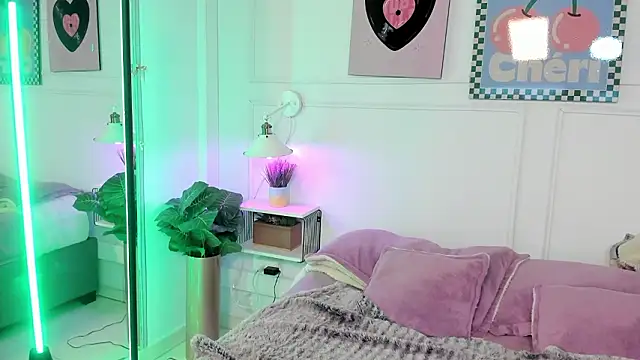 Zoe Lynch  online show from 03.13.26