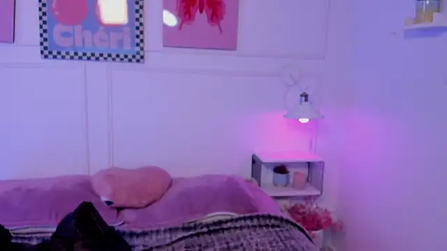 Zoe Lynch  online show from 04.13.26