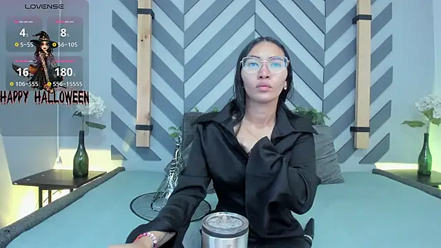 lucyy liiuu online show from 10.30.25