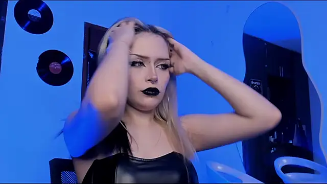 Snapshot of missluna27 chatting on 10.22.25 missluna27 online show from 10.22.25