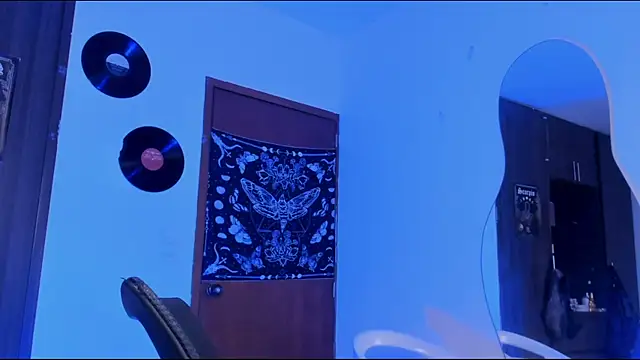 Snapshot of missluna27 chatting on 10.25.25 missluna27 online show from 10.25.25