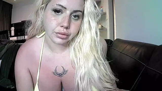 Snapshot of TiaDoll chatting on 09.15.25 TiaDoll online show from 09.15.25