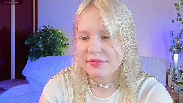 Mila Lioness online show from 09.11.25