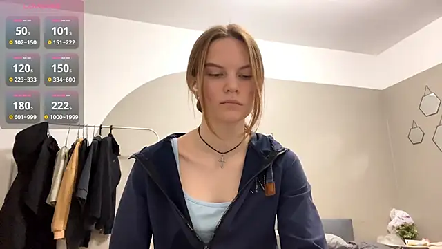 Snapshot of AudreyHammond chatting on 10.04.25 AudreyHammond online show from 10.04.25