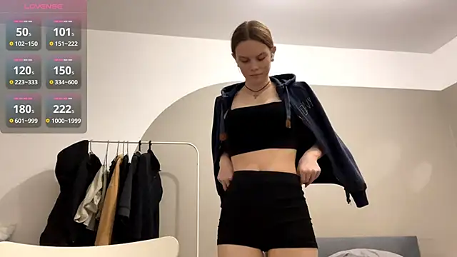 Snapshot of AudreyHammond chatting on 10.06.25 AudreyHammond online show from 10.06.25