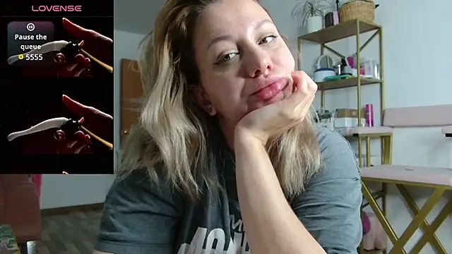 Snapshot of Avrora__Love chatting on 10.22.25 Avrora  Love online show from 10.22.25
