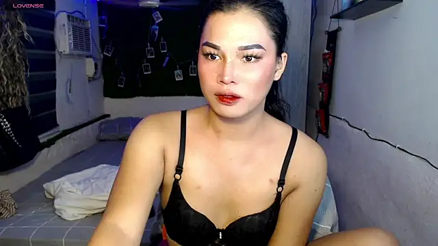 Snapshot of Miss_Chloe69 chatting on 10.22.25 Miss Chloe69 online show from 10.22.25