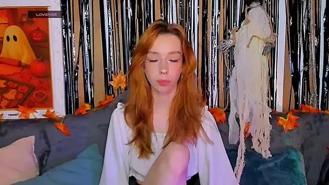 Snapshot of Lori_Williams chatting on 10.27.25 Lori Williams online show from 10.27.25