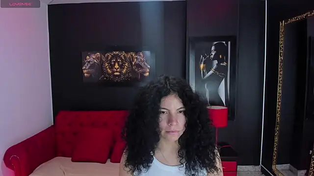 Snapshot of angelita_martins chatting on 10.13.25 angelita martins online show from 10.13.25