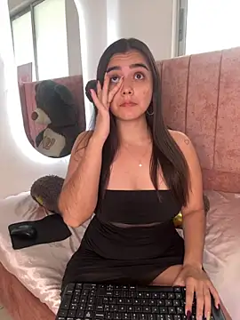 Snapshot of salomecute21 chatting on 10.24.25 salomecute21 online show from 10.24.25