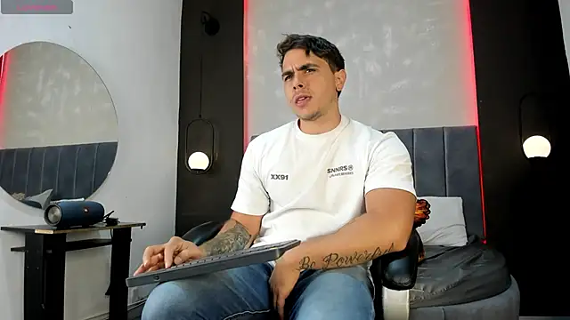 Liam walk  online show from 10.06.25