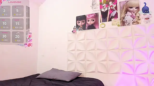 Snapshot of JuliethMoss chatting on 10.06.25 JuliethMoss online show from 10.06.25