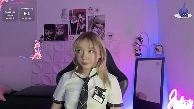 Snapshot of JuliethMoss chatting on 10.23.25 JuliethMoss online show from 10.23.25