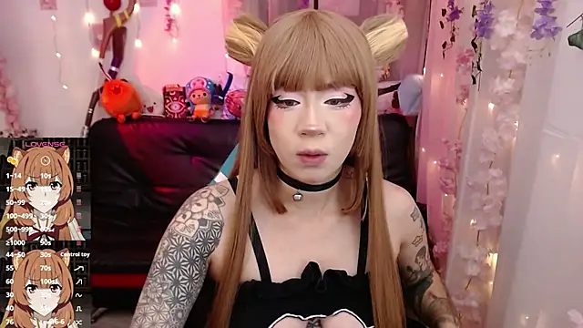 Snapshot of jadedelux_ chatting on 10.15.25 jadedelux online show from 10.15.25