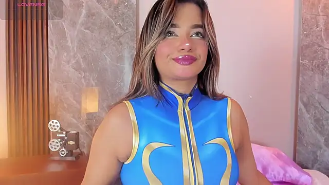 Emma hunter  online show from 10.12.25