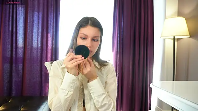 ElwynaBrickell online show from 10.06.25