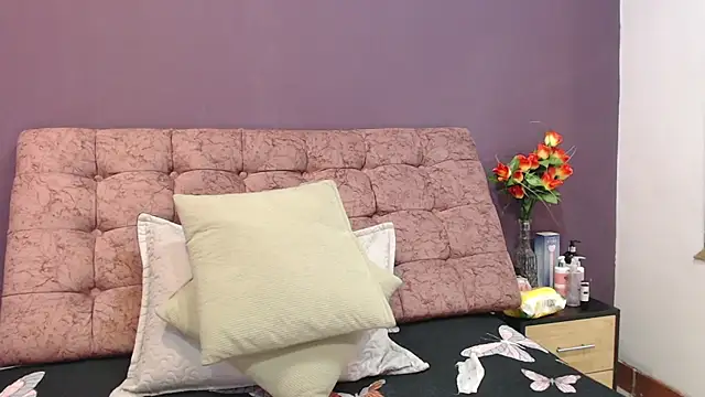 KateWelsin online show from 10.18.25