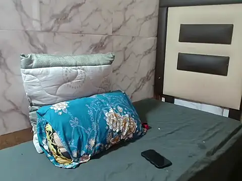 Lsnickykhanyile online show from 12.14.25