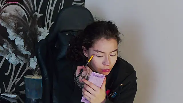 RavennMoonn online show from 10.11.25