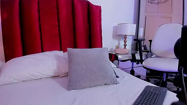 Snapshot of sophiacuttee chatting on 09.26.25 sophiacuttee online show from 09.26.25