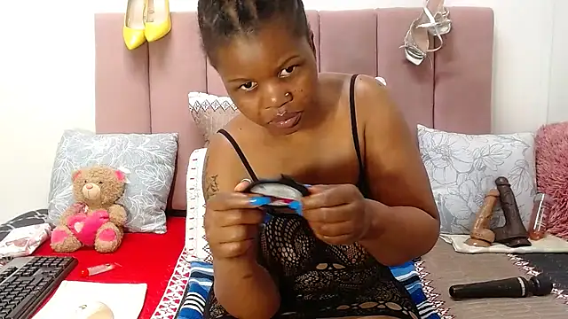 RoundaAssx22 online show from 11.24.25