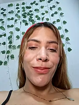 Elianasuarezz online show from 04.15.26